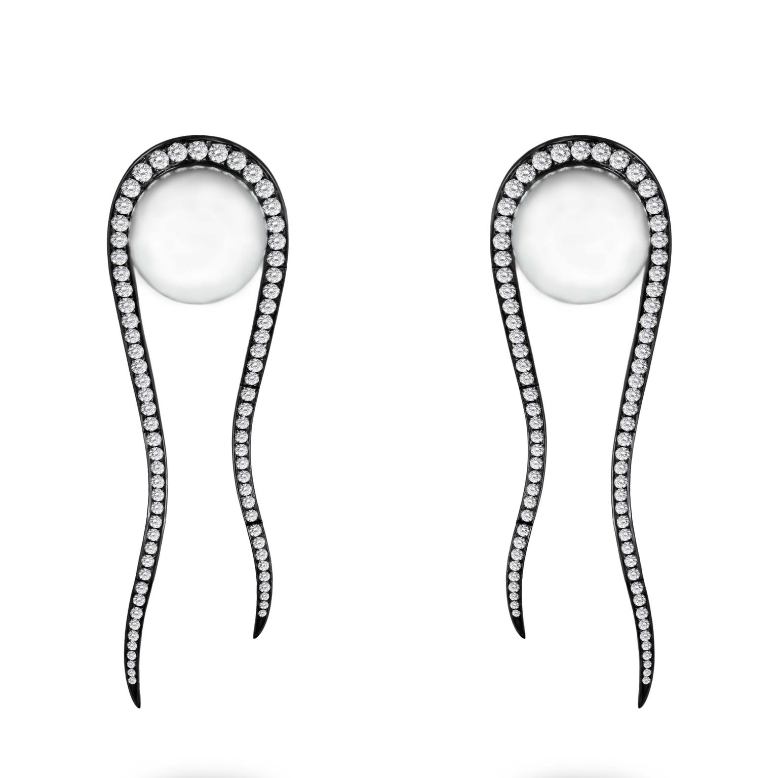 Mr Lieou round pearl earring